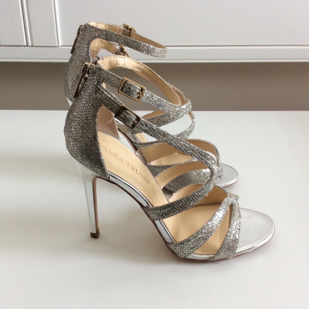 🎉HP 2x🎉Ivanka Trump Hotis 2 Strappy Sandal